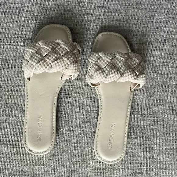 Pearl Sandals Ivory Size 7.5 - Picture 4 of 6